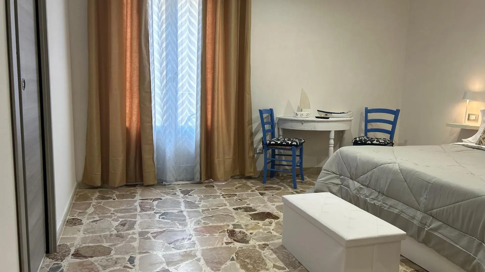 Konukevi Hiera Favignana Otel Trapani İtalya
